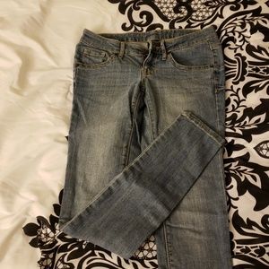 Skinny jegging jeans